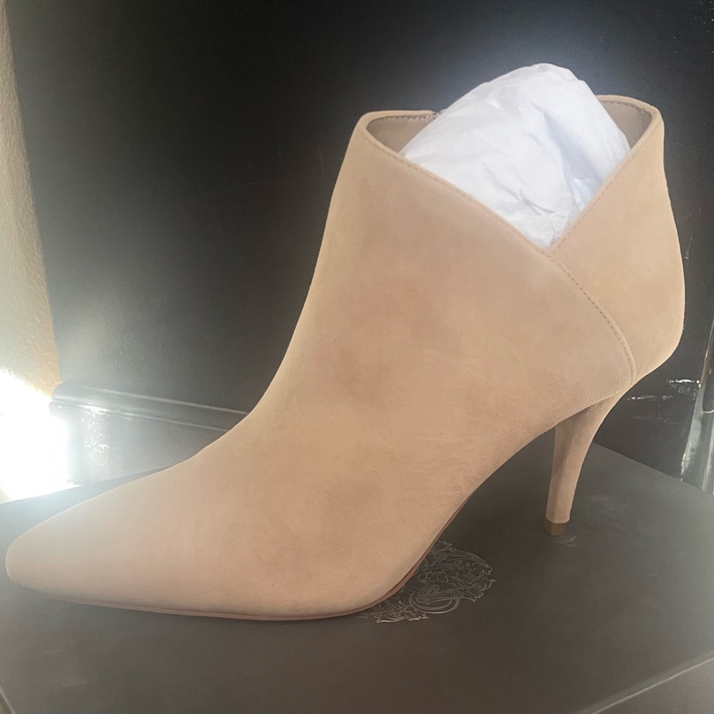 Vince Camuto tan/beige suede booties